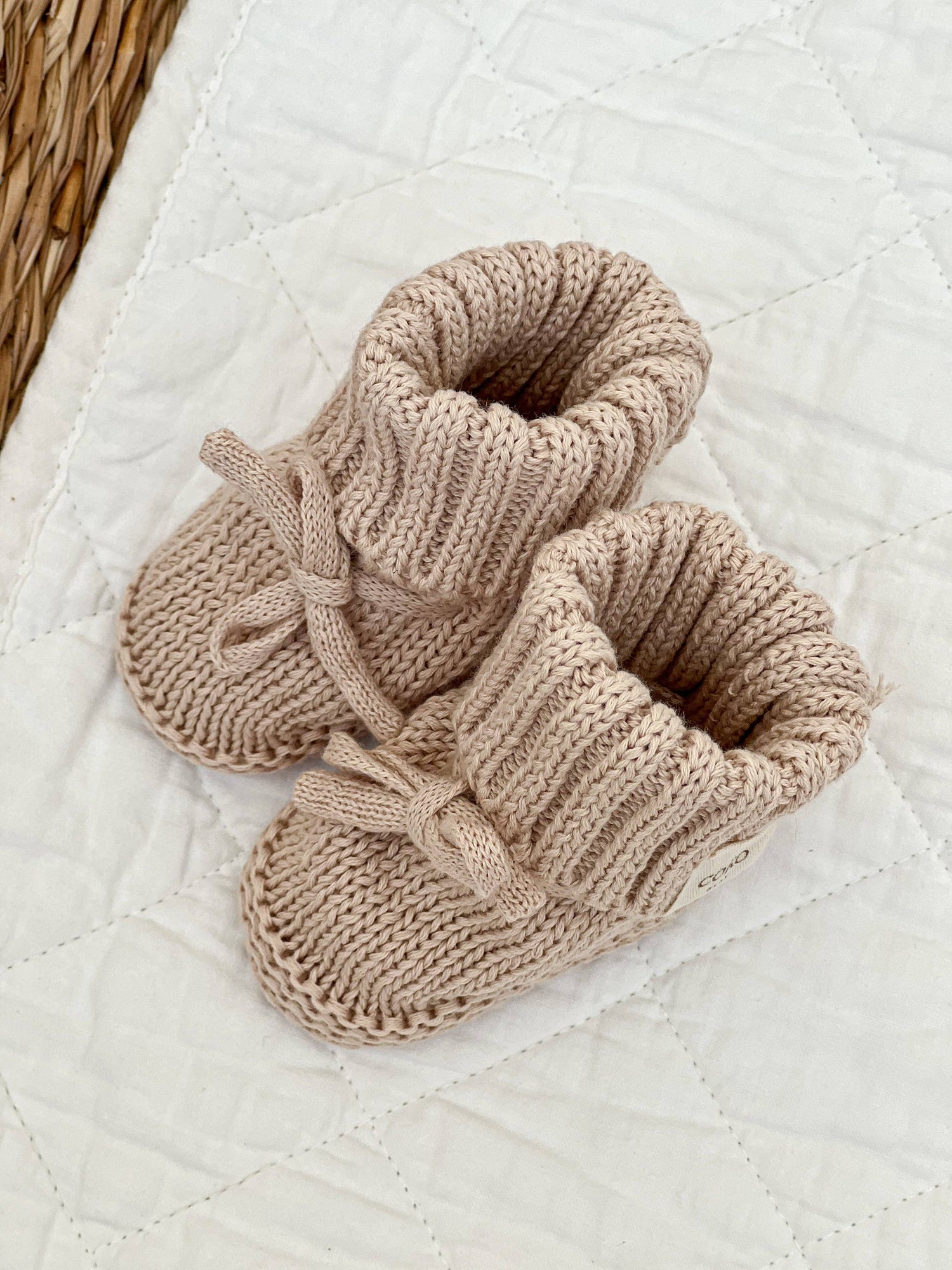 Heirloom Booties - Oat (0-4 months)